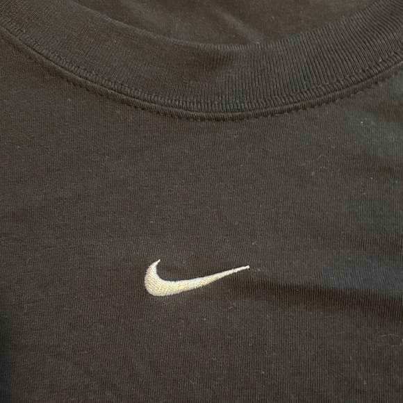 Nike Women's XL Black Slim Fit Short Sleeve Tee - Picture 2 of 3